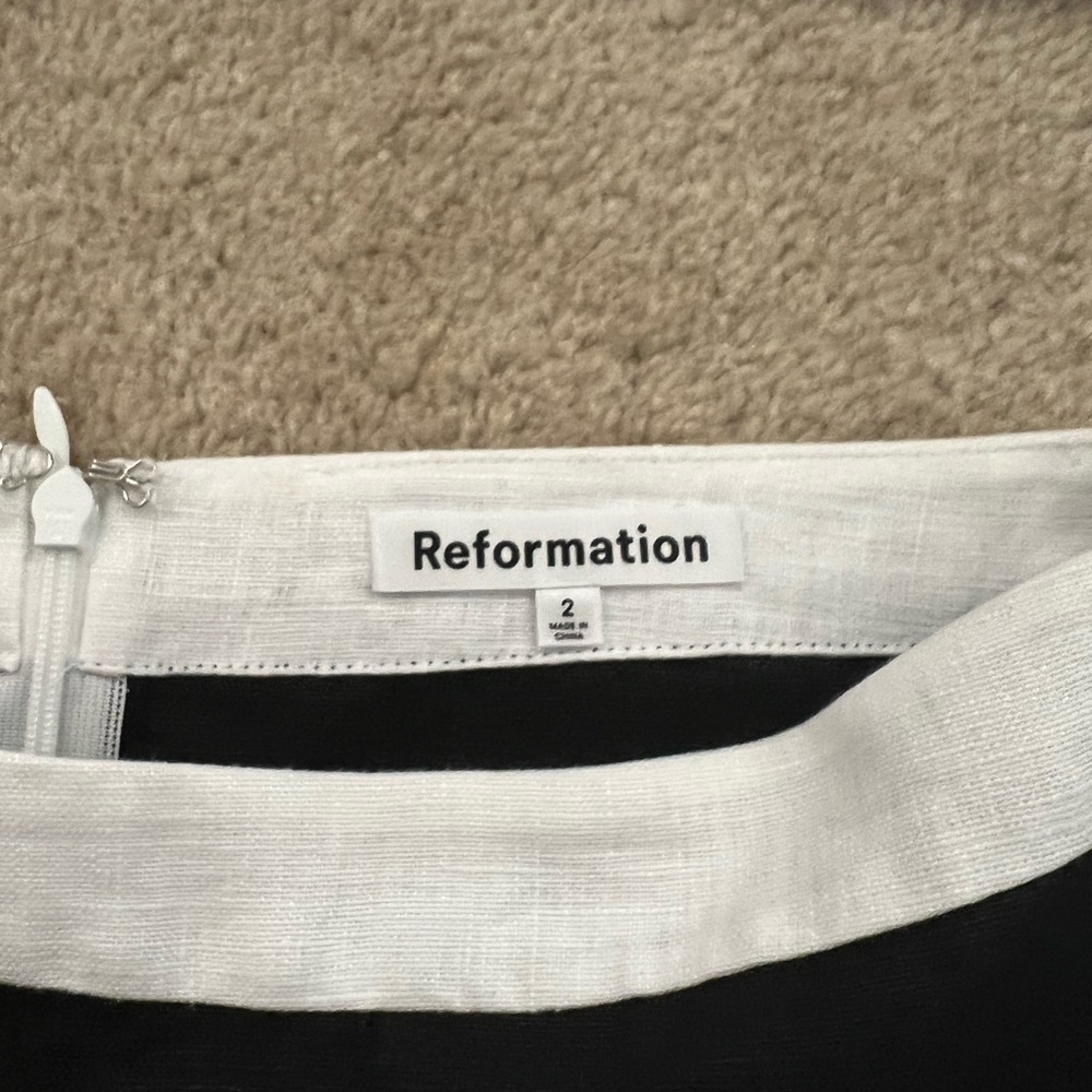 Reformation Monochrome Two-Piece Ensemble (Robbie Linen Two Piece)- worn once - Picture 6 of 13